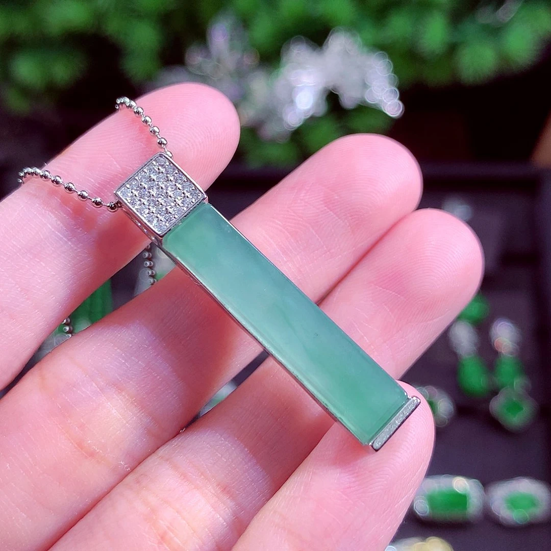 颈饰未镶嵌翡翠天然