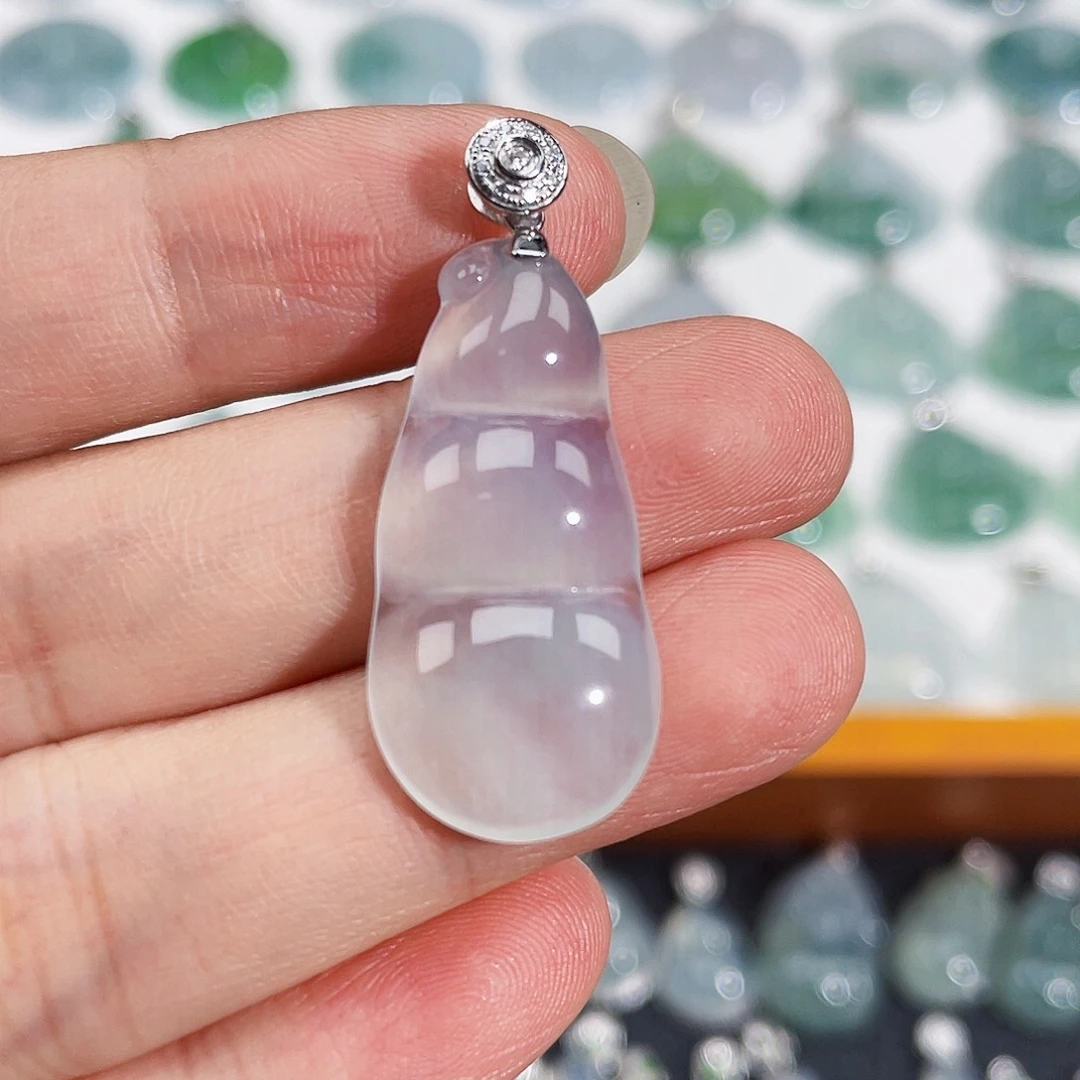 颈饰18K金镶嵌翡翠吊坠