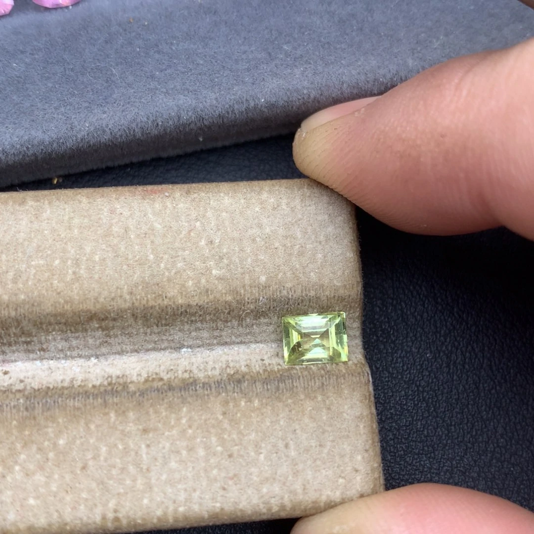 裸石金绿宝石0.97ct全净