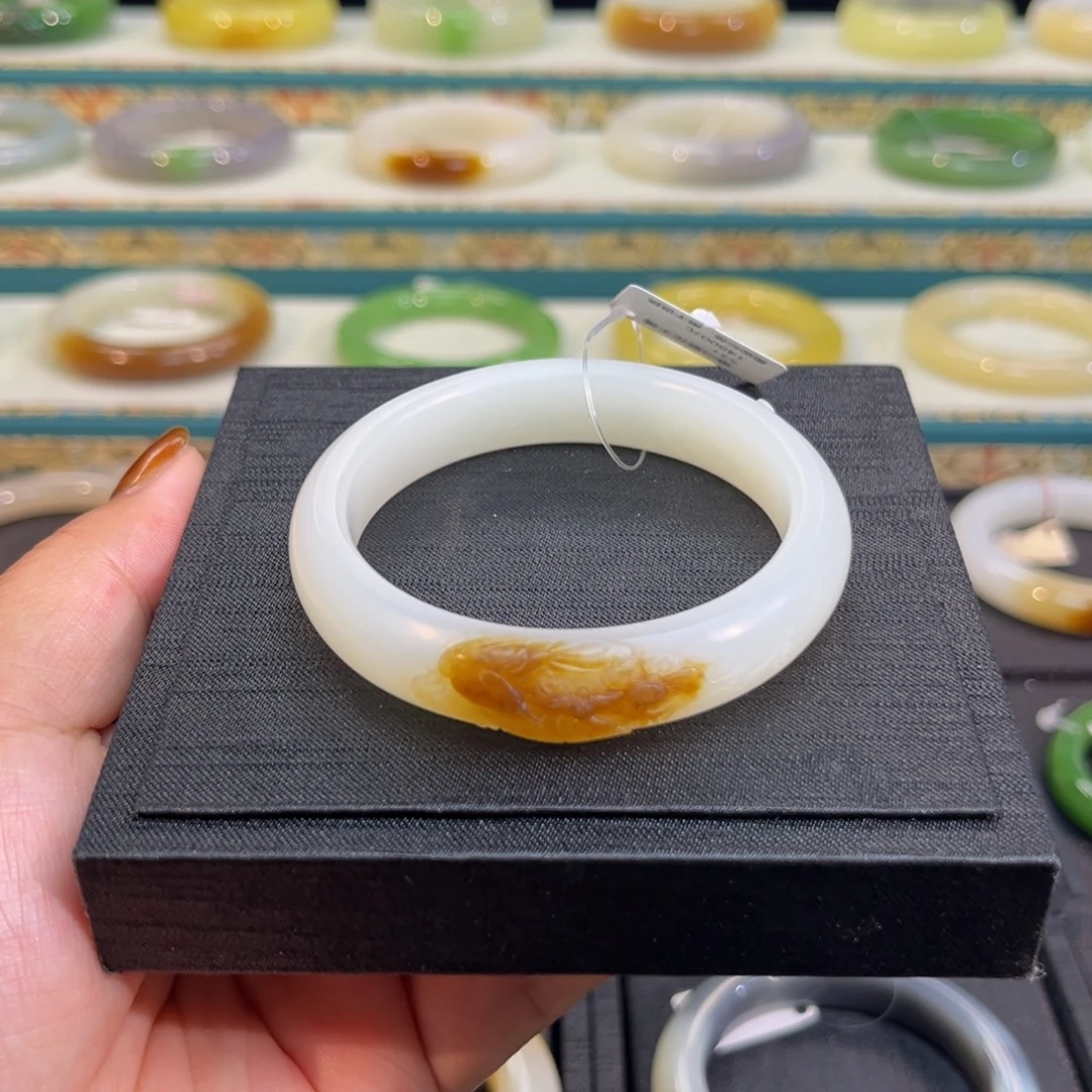 和田玉未镶嵌手镯糖白特色～喜上眉梢