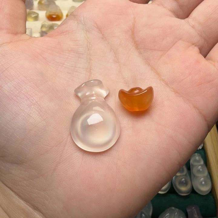 玛瑙/玉髓颈饰未镶嵌蒜***_