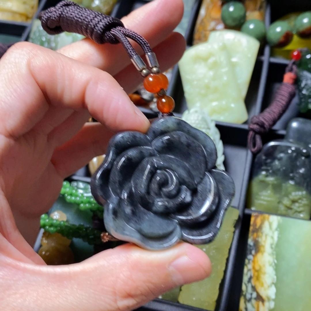 蛇纹石玉未镶嵌颈饰