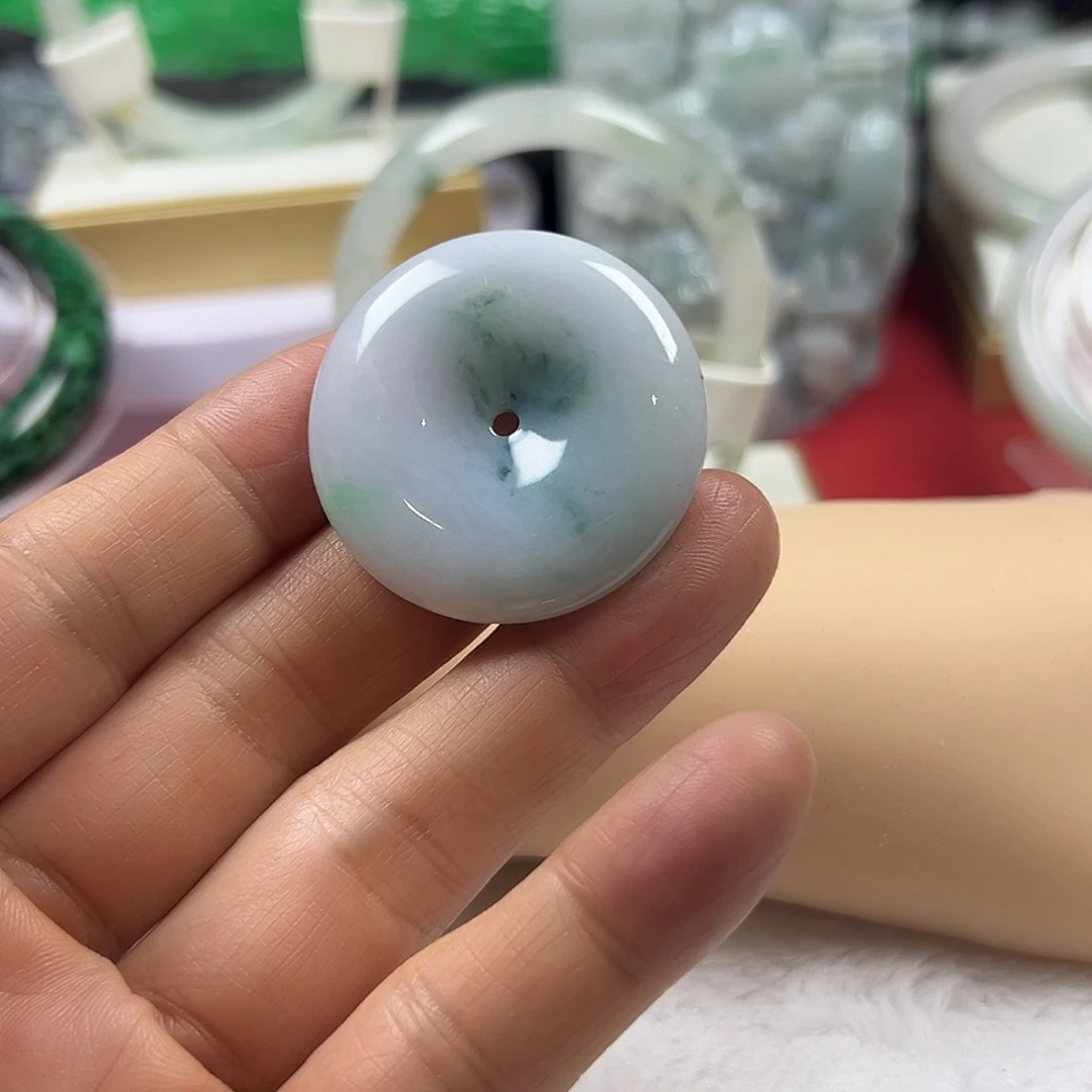 颈饰未镶嵌翡翠平安扣