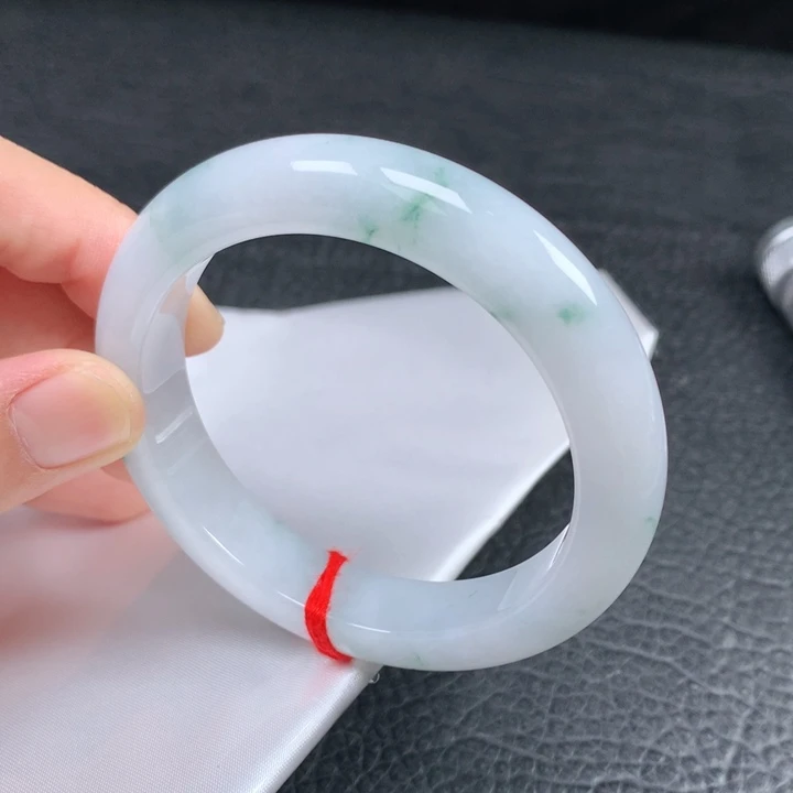 翡翠未镶嵌手镯