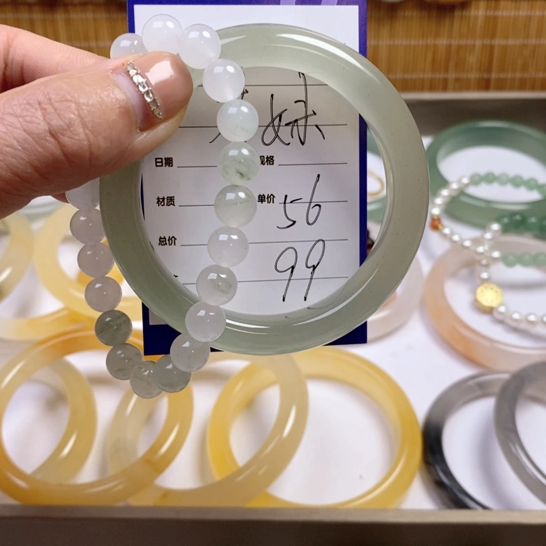 芬***妹石英质玉未镶嵌手镯