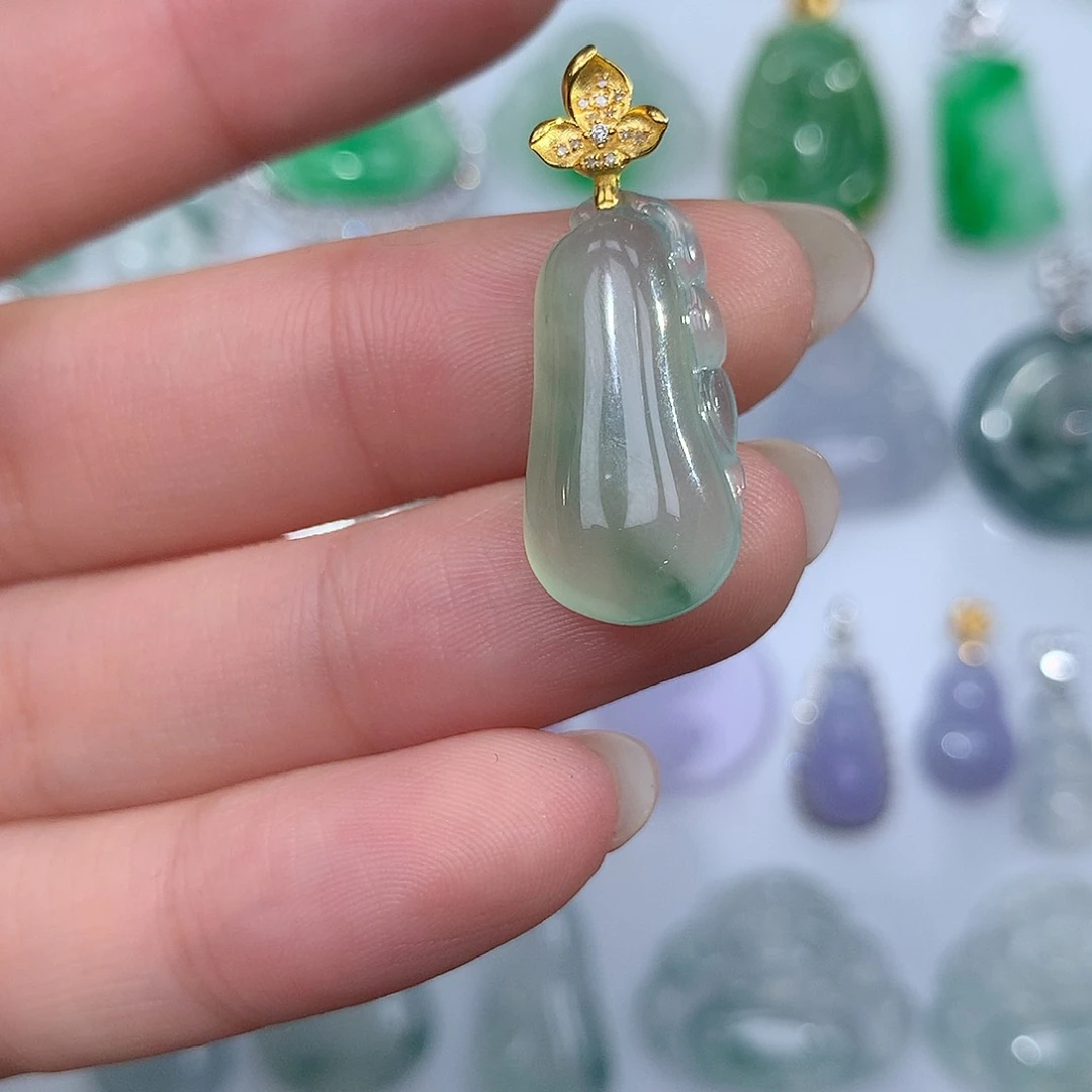 翡翠未镶嵌颈饰福瓜