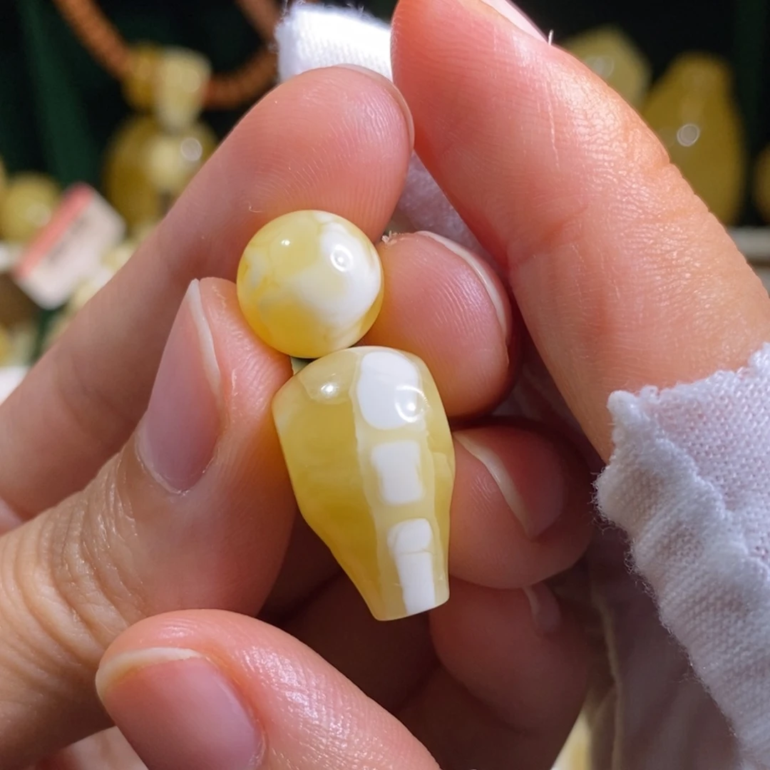 蜜蜡未镶嵌裸石配饰