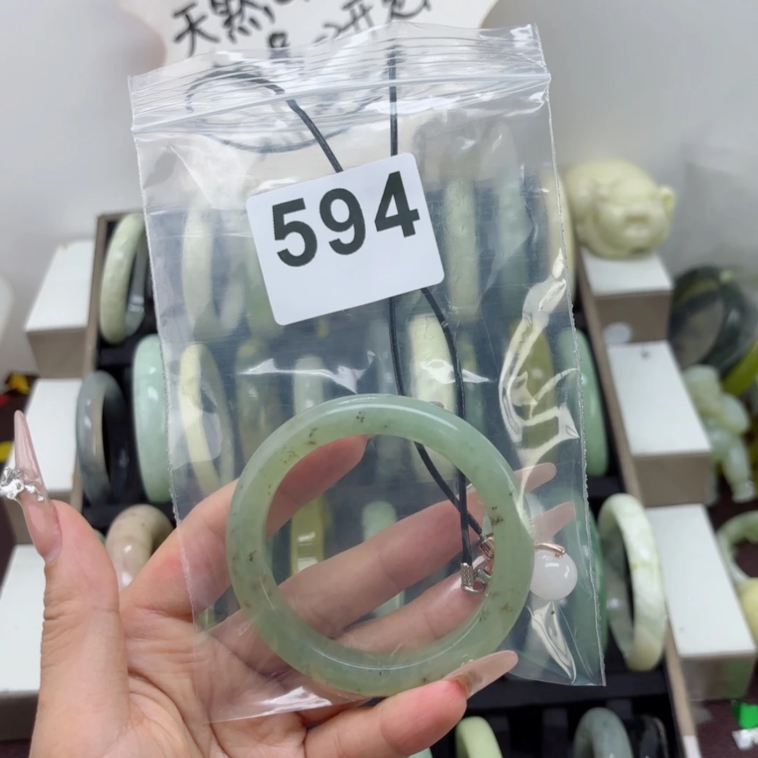 蛇纹石玉未镶嵌手镯?****?