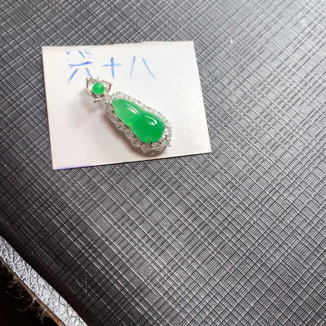 颈饰18K金镶嵌翡翠翡翠