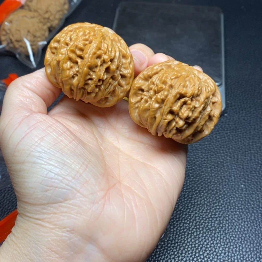 文玩核桃把件万*?四座楼