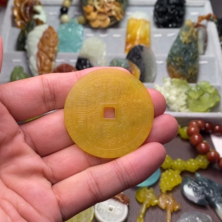 蛇纹石玉未镶嵌颈饰