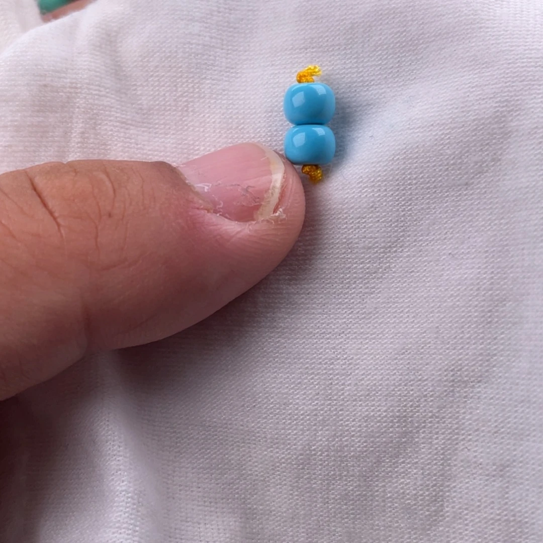 直径6+蓝色老型珠一对