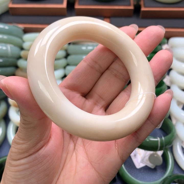 【闪购商品】未镶嵌手镯和田玉6