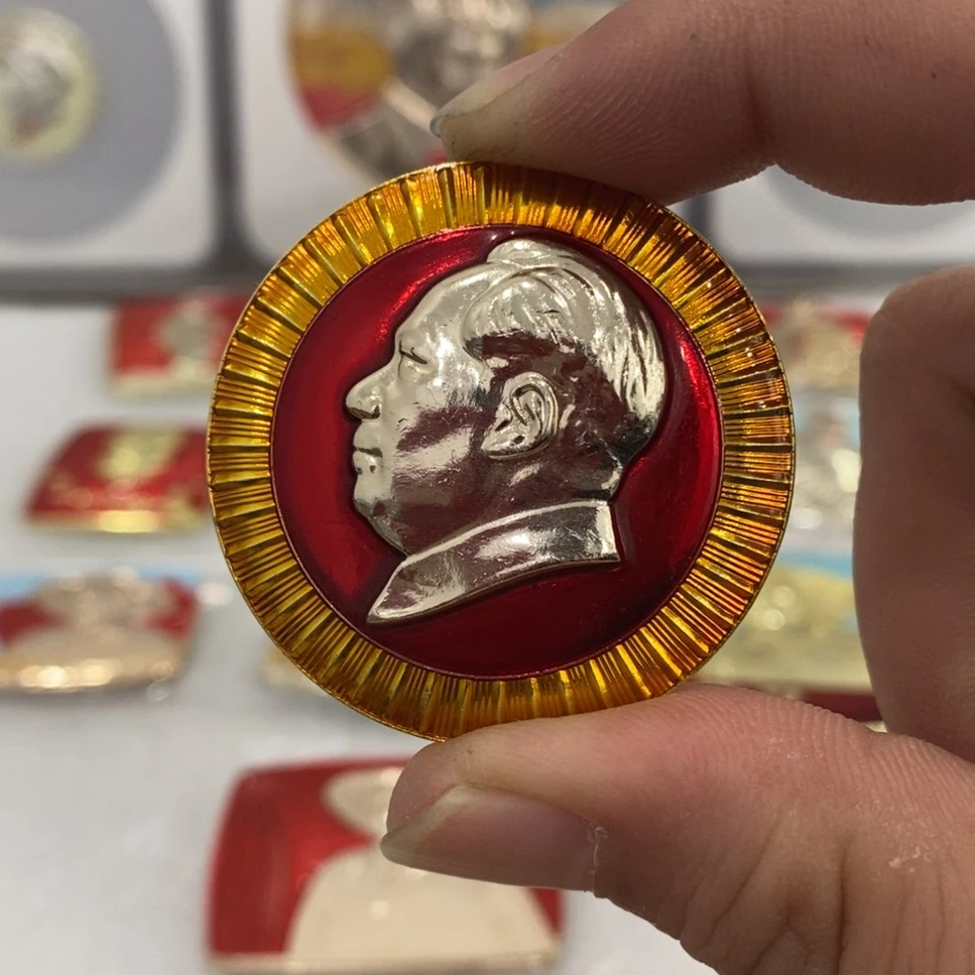 其他普通金属红色纪念章文像一圈黄彩