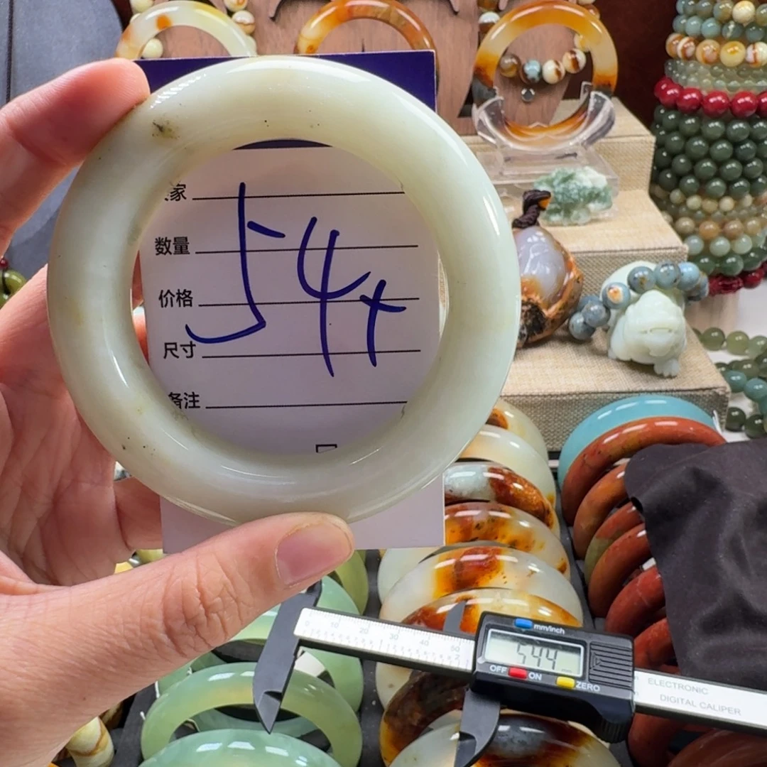 蛇纹石玉未镶嵌手镯46