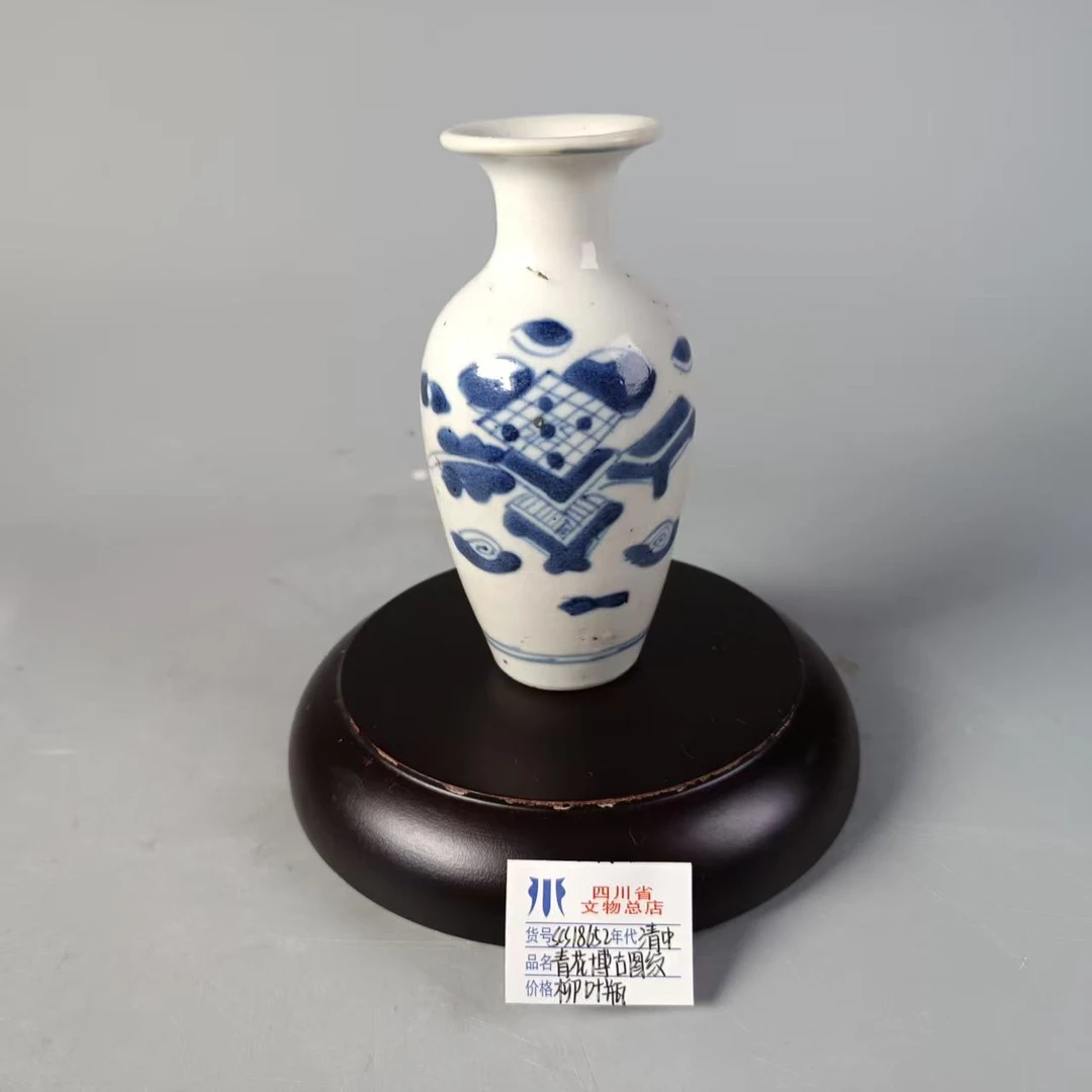 清代 SCS18652清中期青花博古图纹柳叶瓶