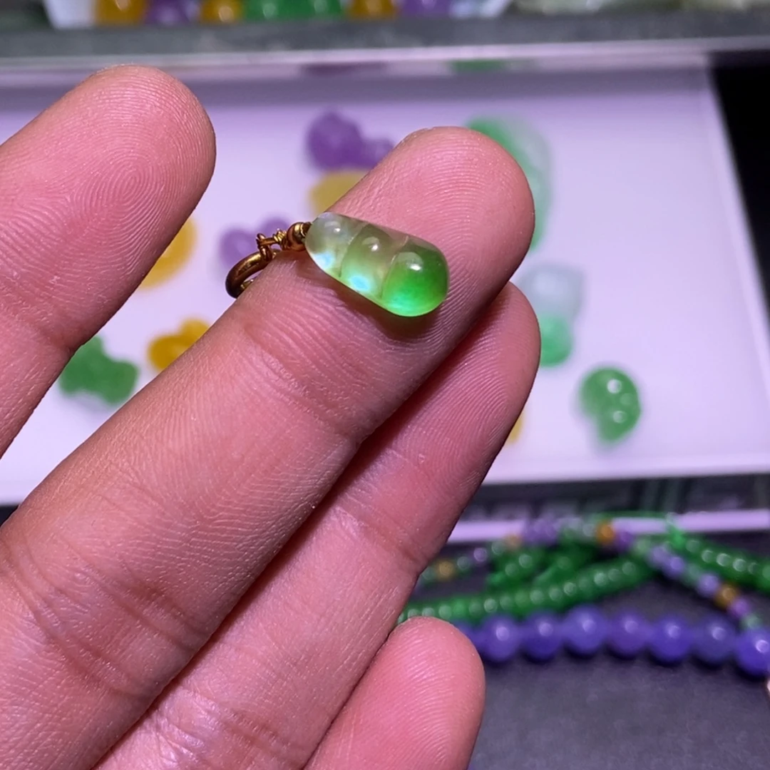 翡翠未镶嵌颈饰吊坠