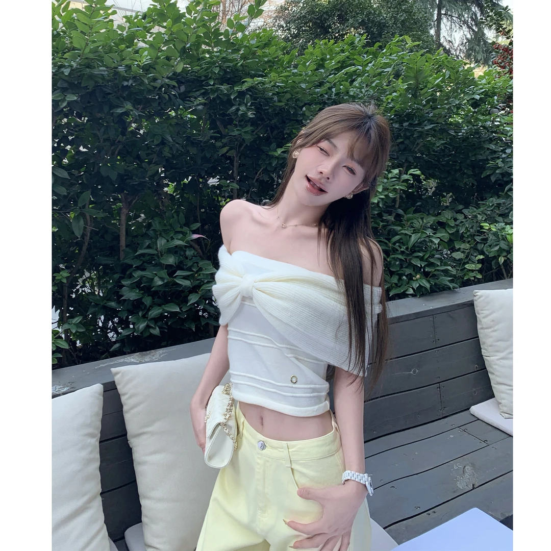 juanjuanyee【在逃公主】抹胸一字肩针织蝴蝶结性感纯欲露肩上衣女
