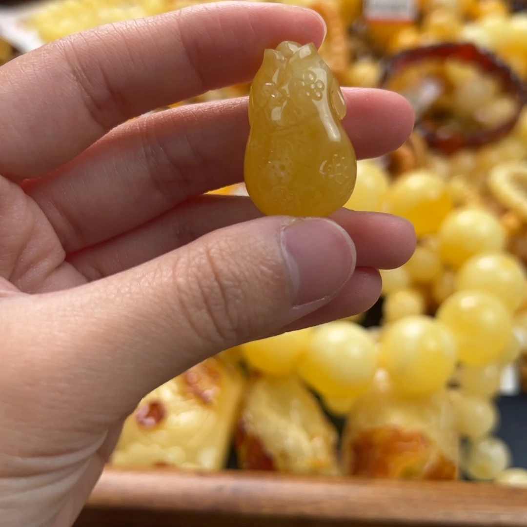 未镶嵌琥珀珠宝奇石