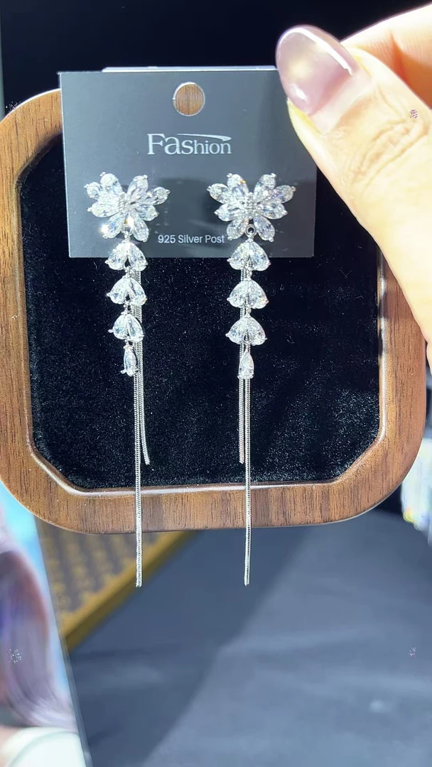 铜合金锆石耳饰 两戴款蝴蝶花流耳环高级感0214