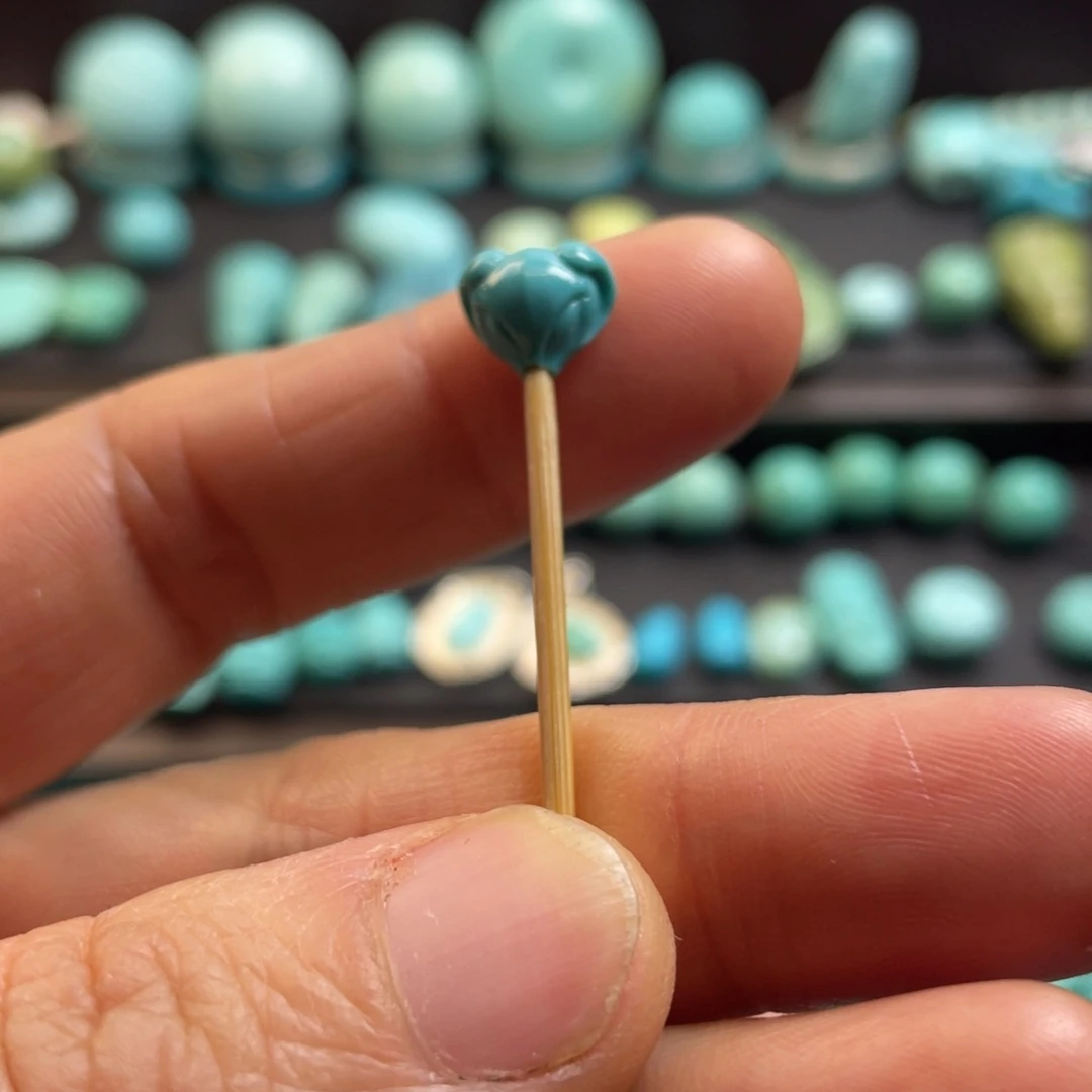 绿松石颈饰未镶嵌