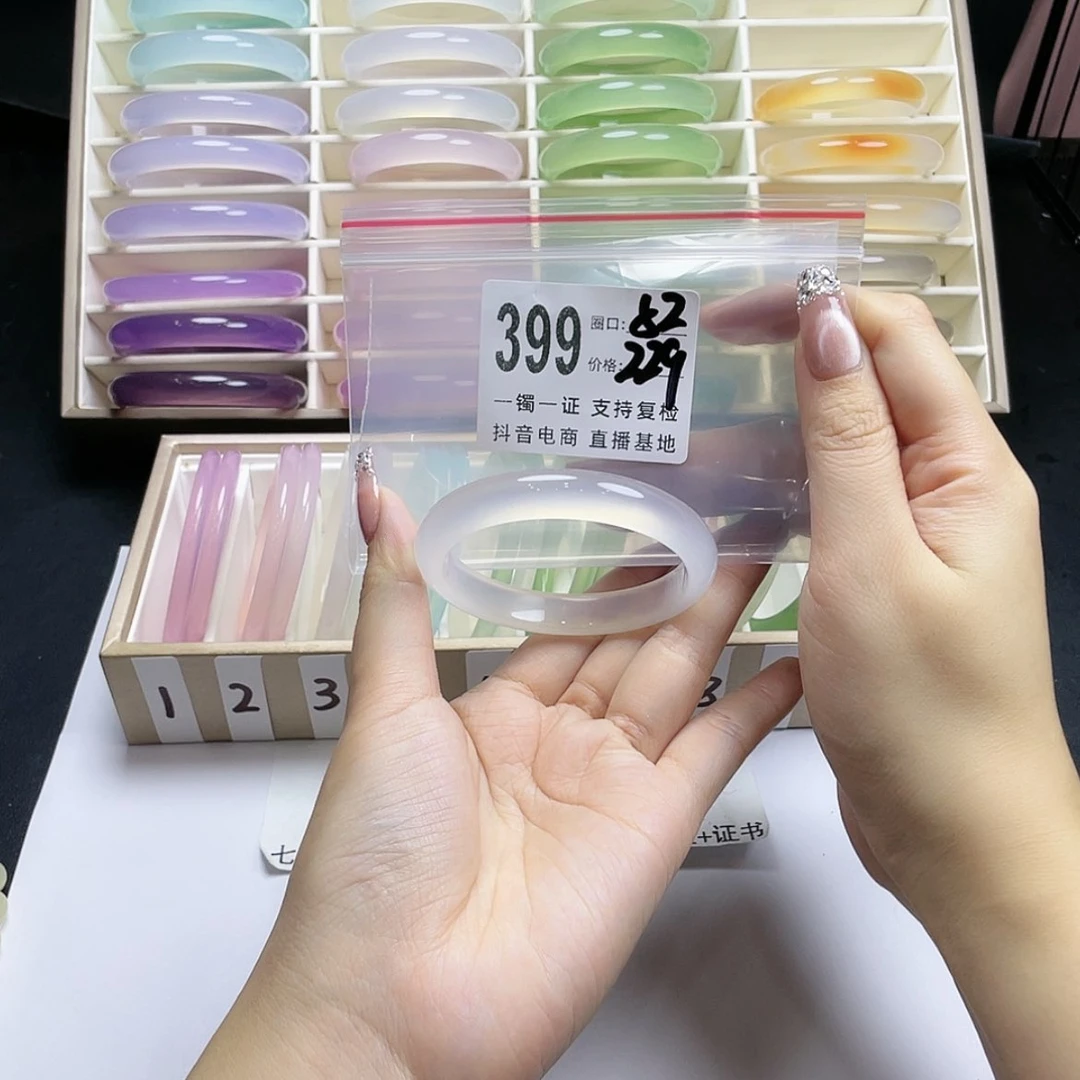 【闪购商品】手镯玛瑙/玉髓未镶嵌L****e