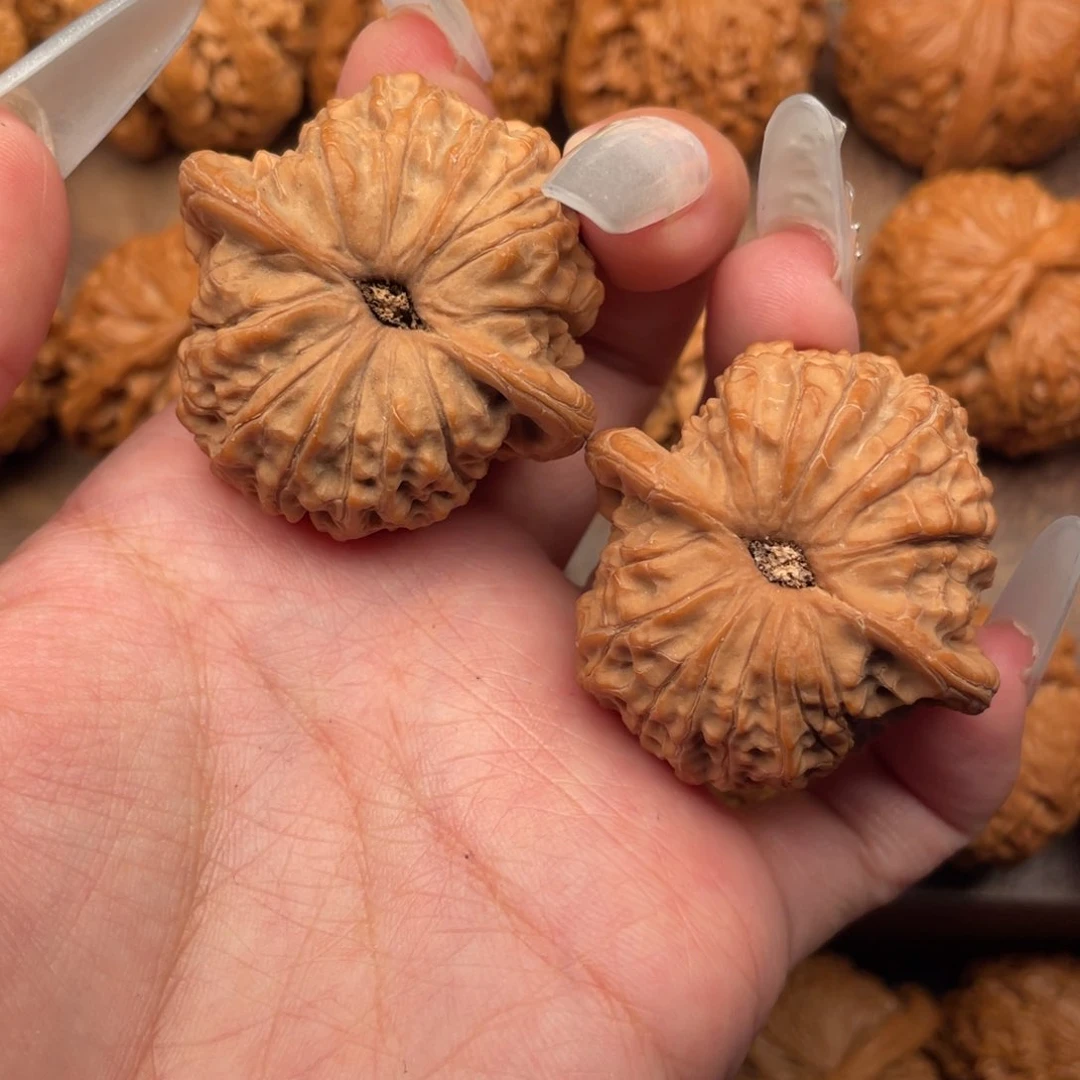 文玩核桃吊坠全品，平谷血麒麟41