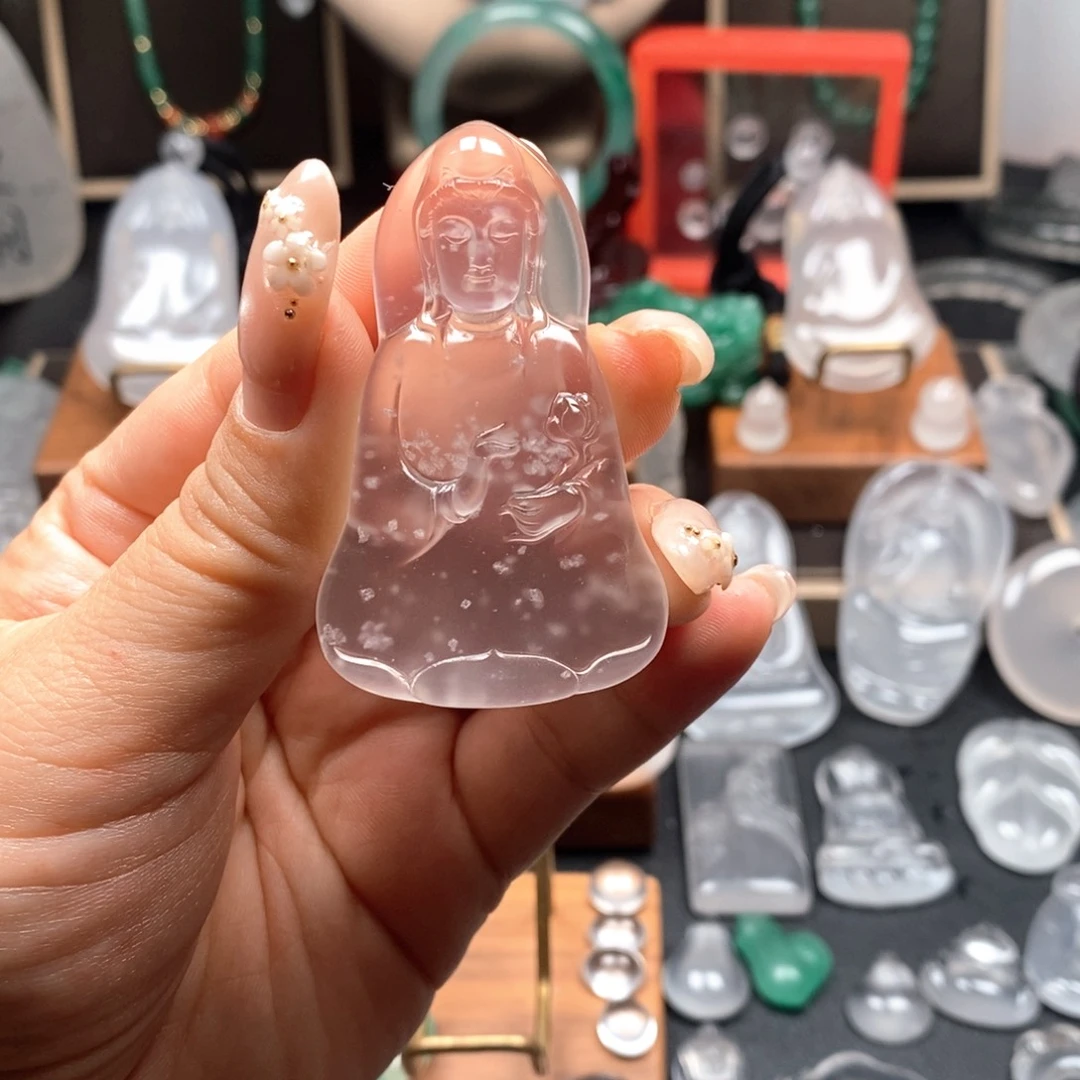 致***夫石英质玉未镶嵌颈饰