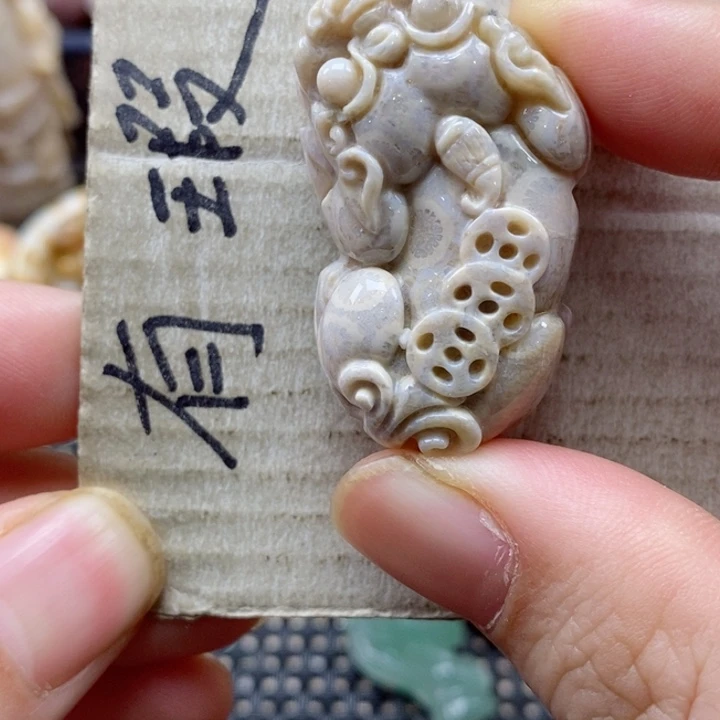 硅化珊瑚（珊瑚玉）颈饰未镶嵌