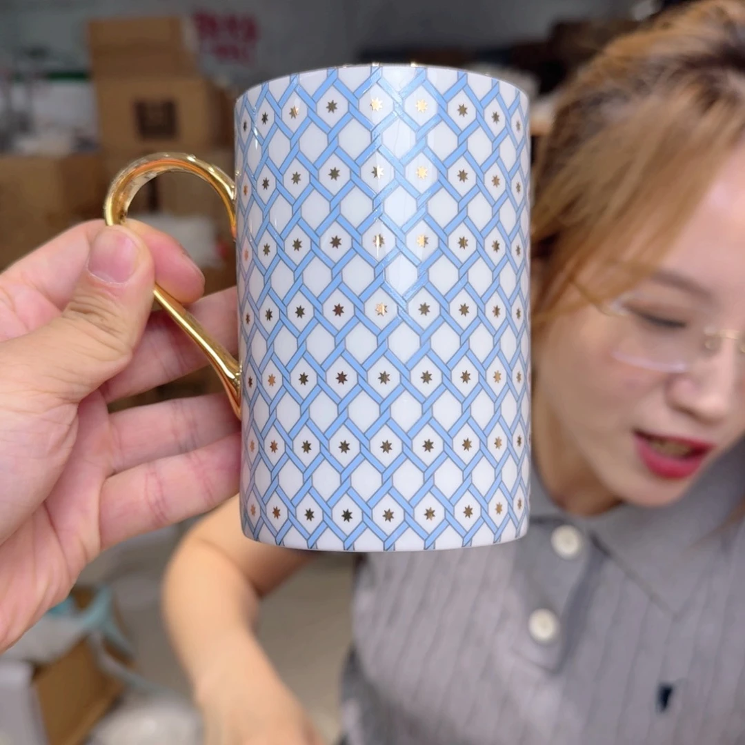 骨瓷鹅黄原单马克杯一个450ml