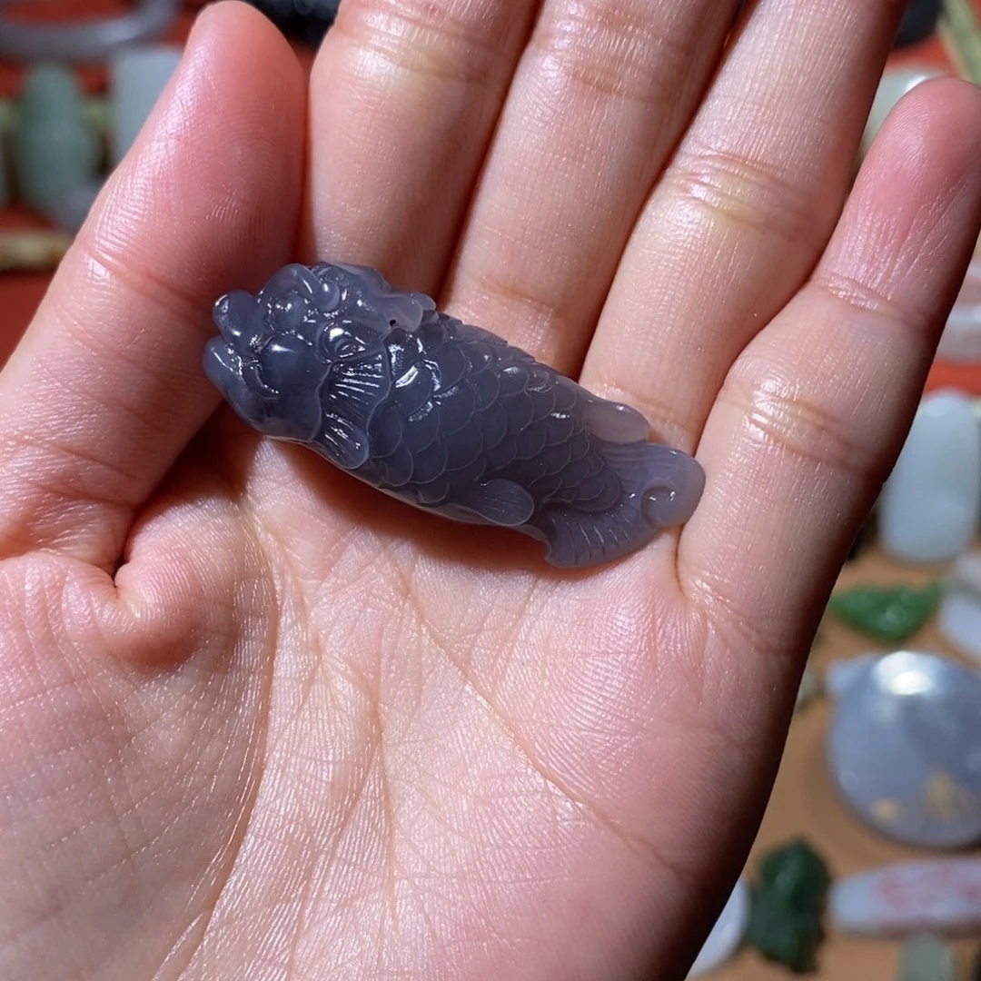 是****和田玉未镶嵌颈饰