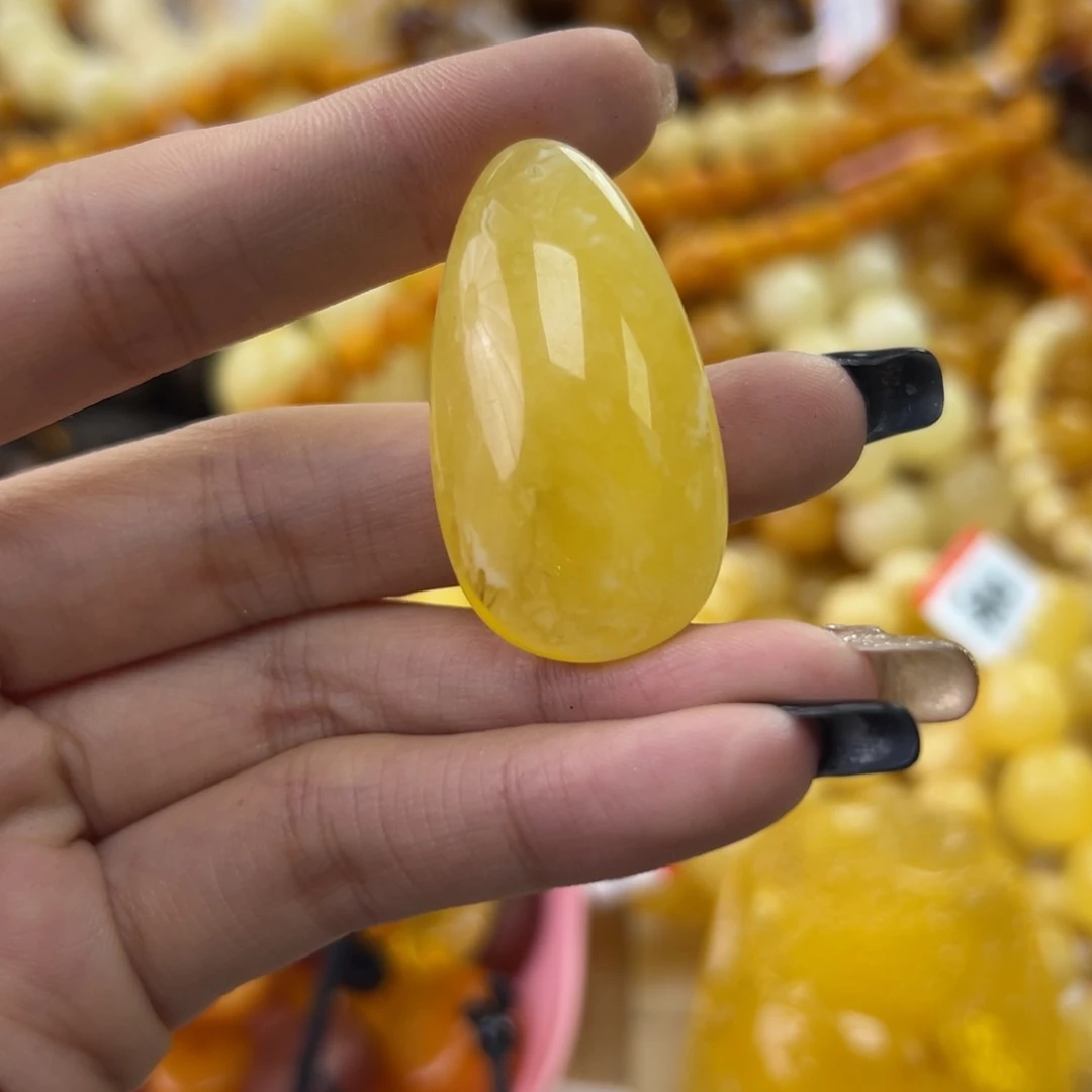 琥珀珠宝奇石未镶嵌