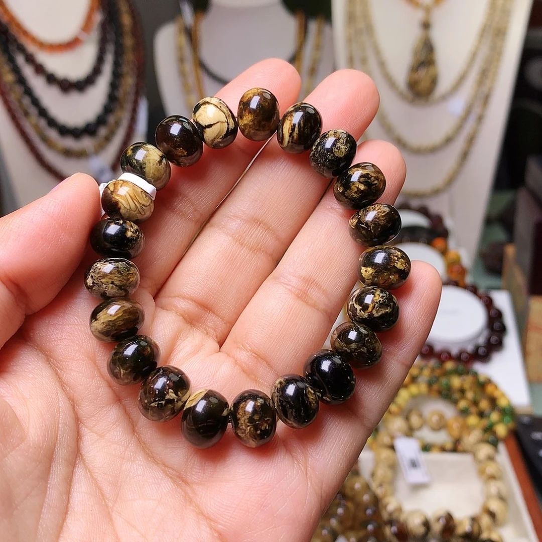 大***姐琥珀未镶嵌裸石抚顺琥珀