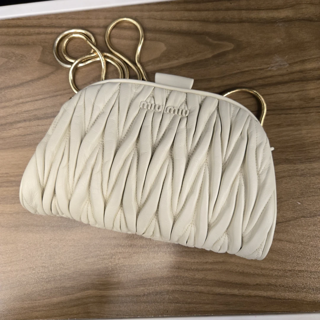 99新 MIU MIU/缪缪 白色褶皱晚宴单肩斜挎包