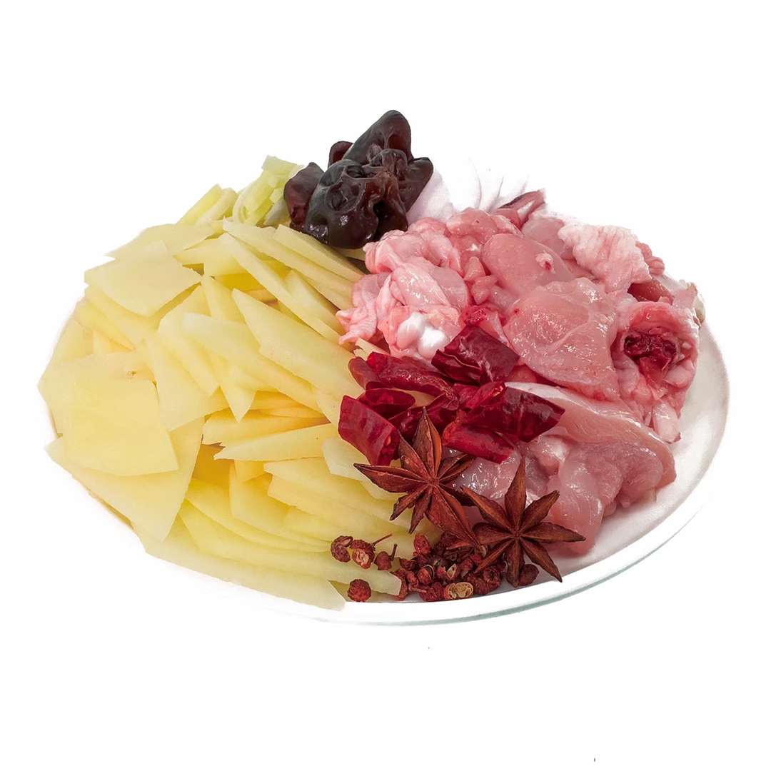 辣子鸡丁：土豆300g，，鸡腿肉250g