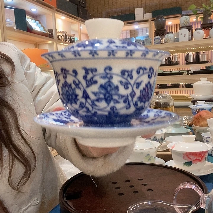 羊脂白玉盖碗悬停