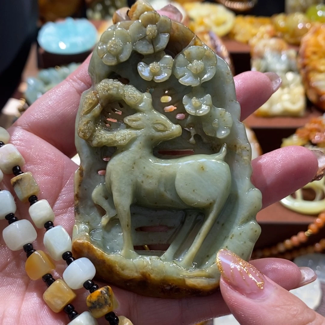 蛇纹石玉颈饰未镶嵌