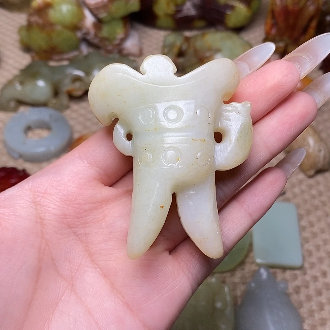 未镶嵌蛇纹石玉颈饰