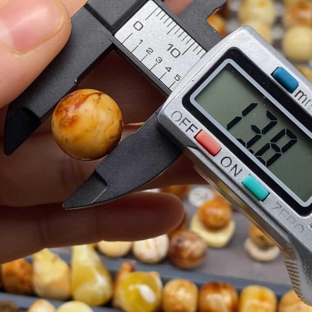 蜜蜡珠宝奇石未镶嵌