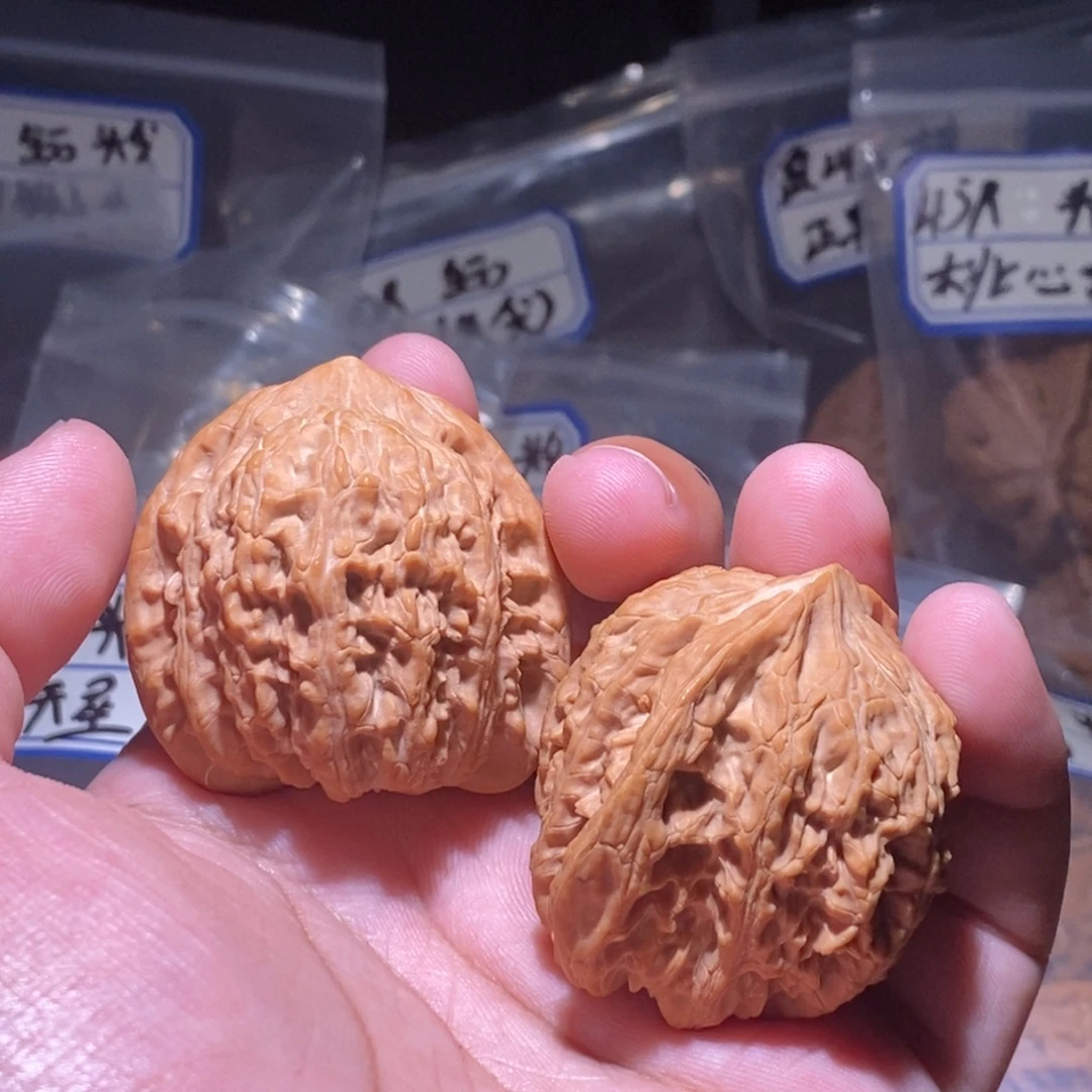 刘***胜文玩核桃吊坠42全品绣球