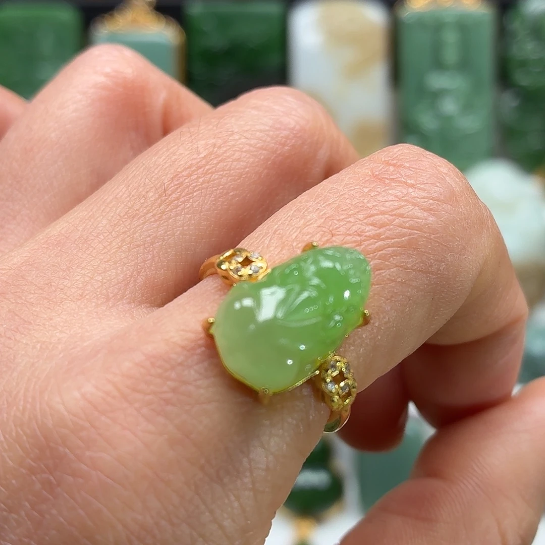 和田玉银S925镶嵌颈饰苹果绿