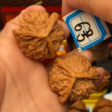 文玩核桃吊坠三棱39.5