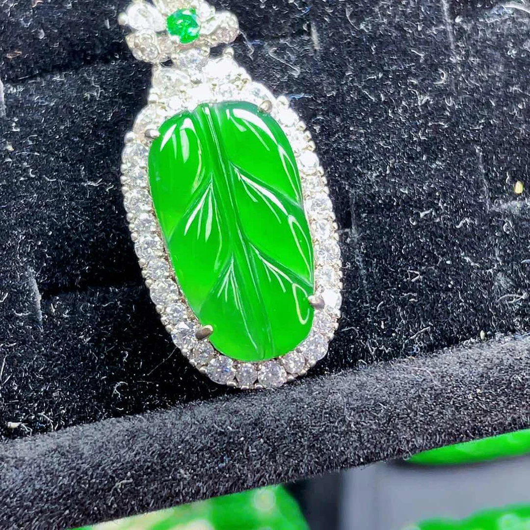 翡翠未镶嵌颈饰703