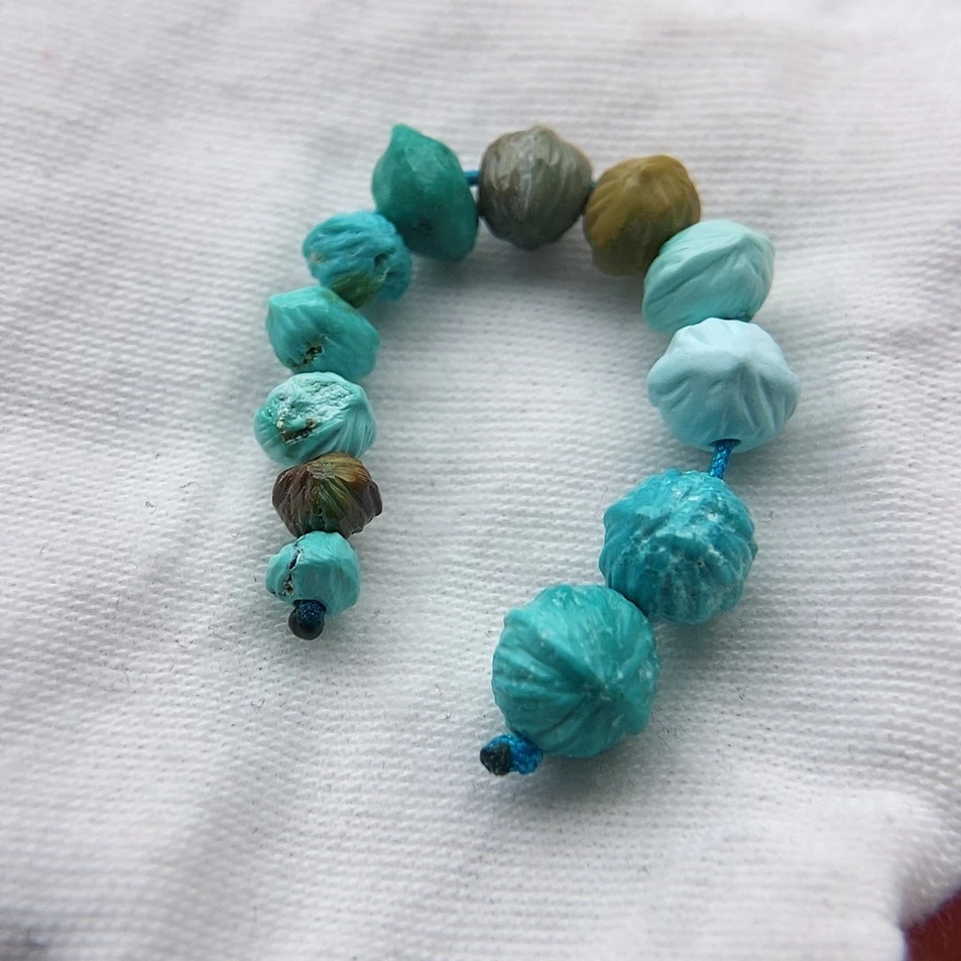 绿松石颈饰未镶嵌