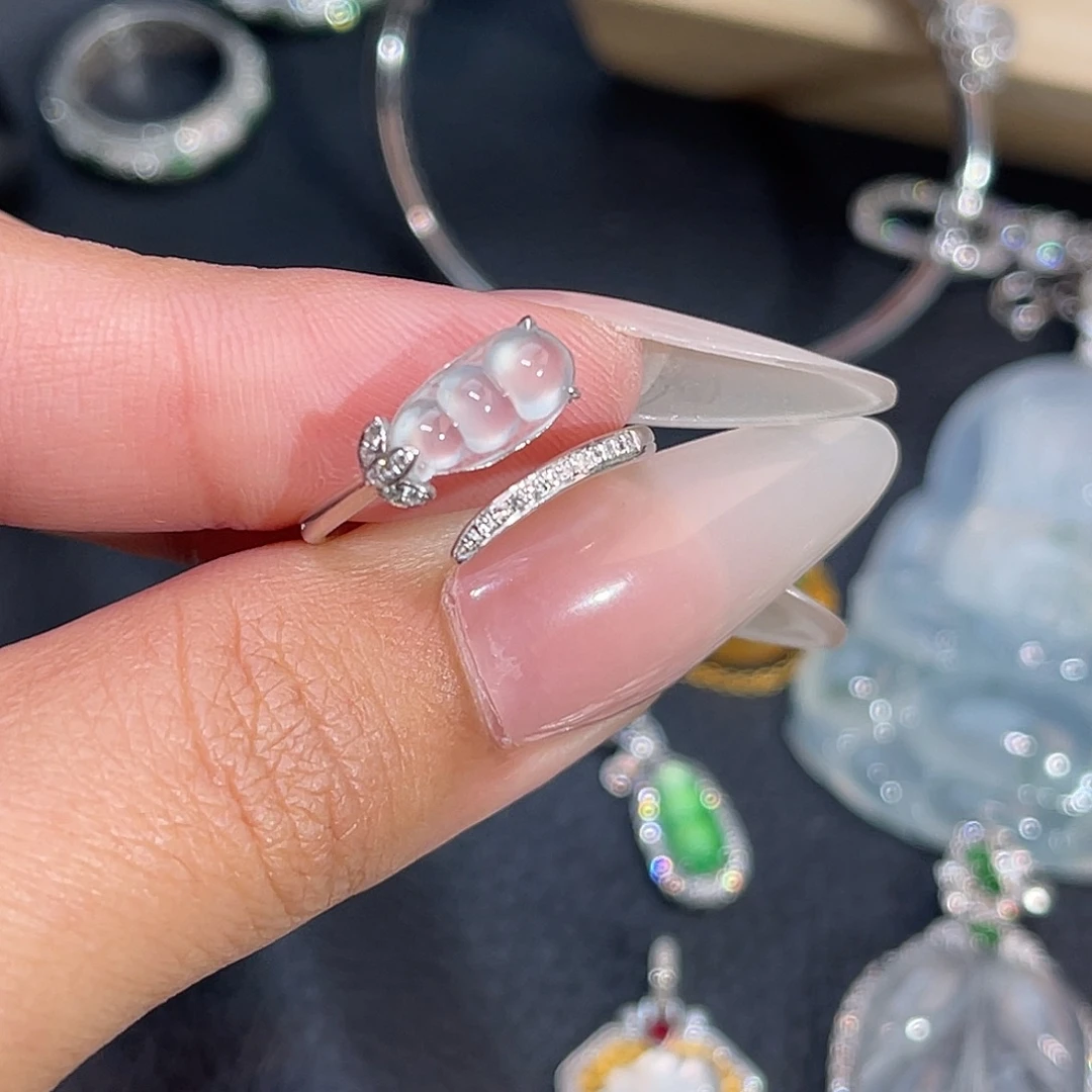 翡翠18K金镶嵌戒指豆子