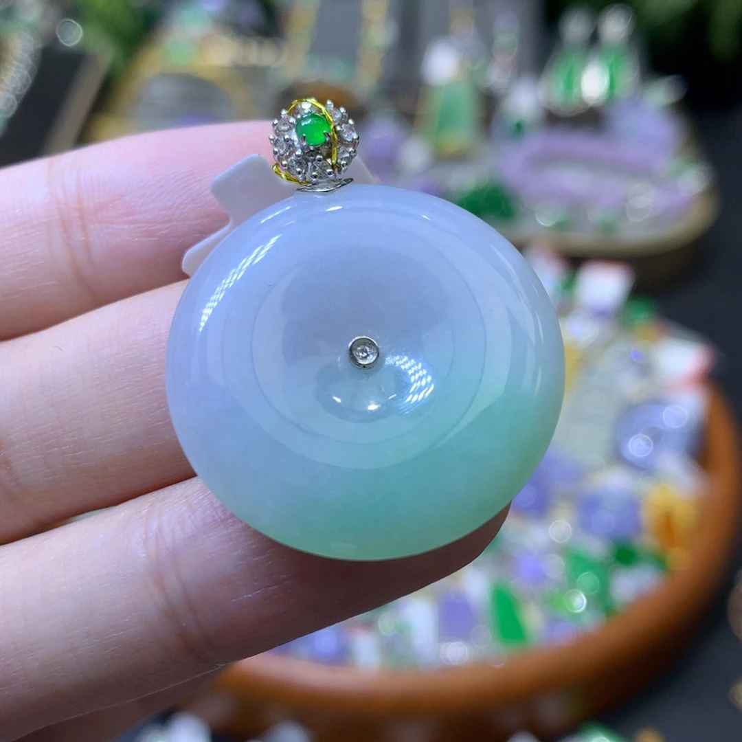 颈饰18K金镶嵌翡翠