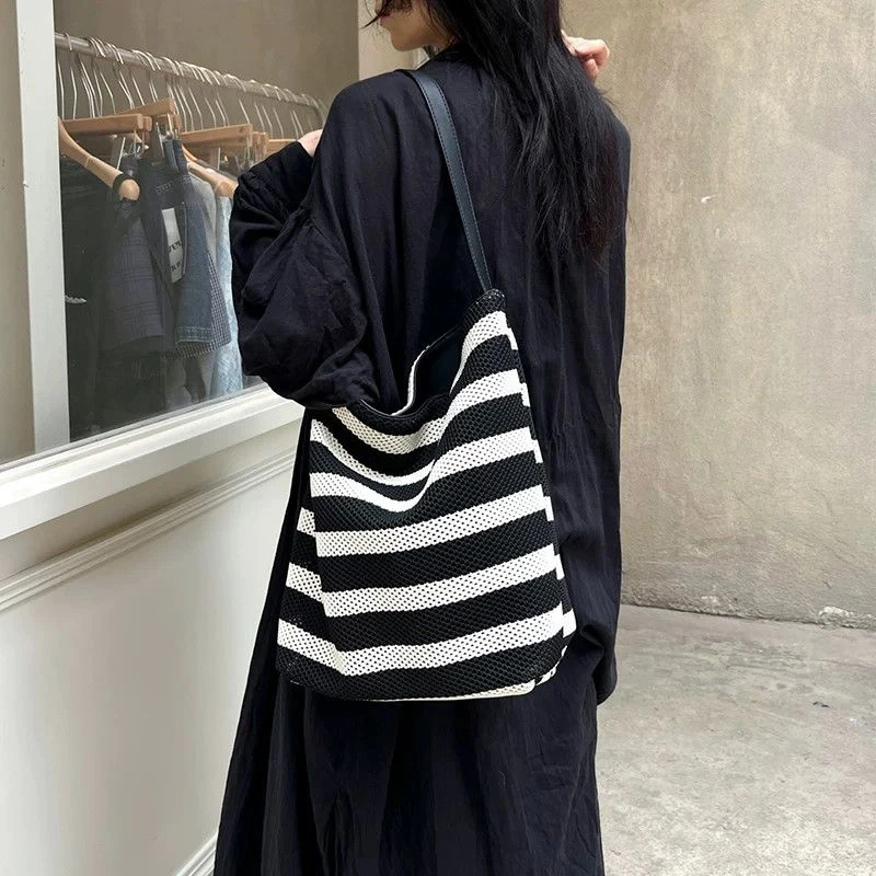 高级感黑白条纹托特包编织大容量单肩女包慵懒风轻便度假包购物袋
