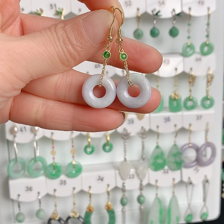 翡翠耳饰未镶嵌翡翠