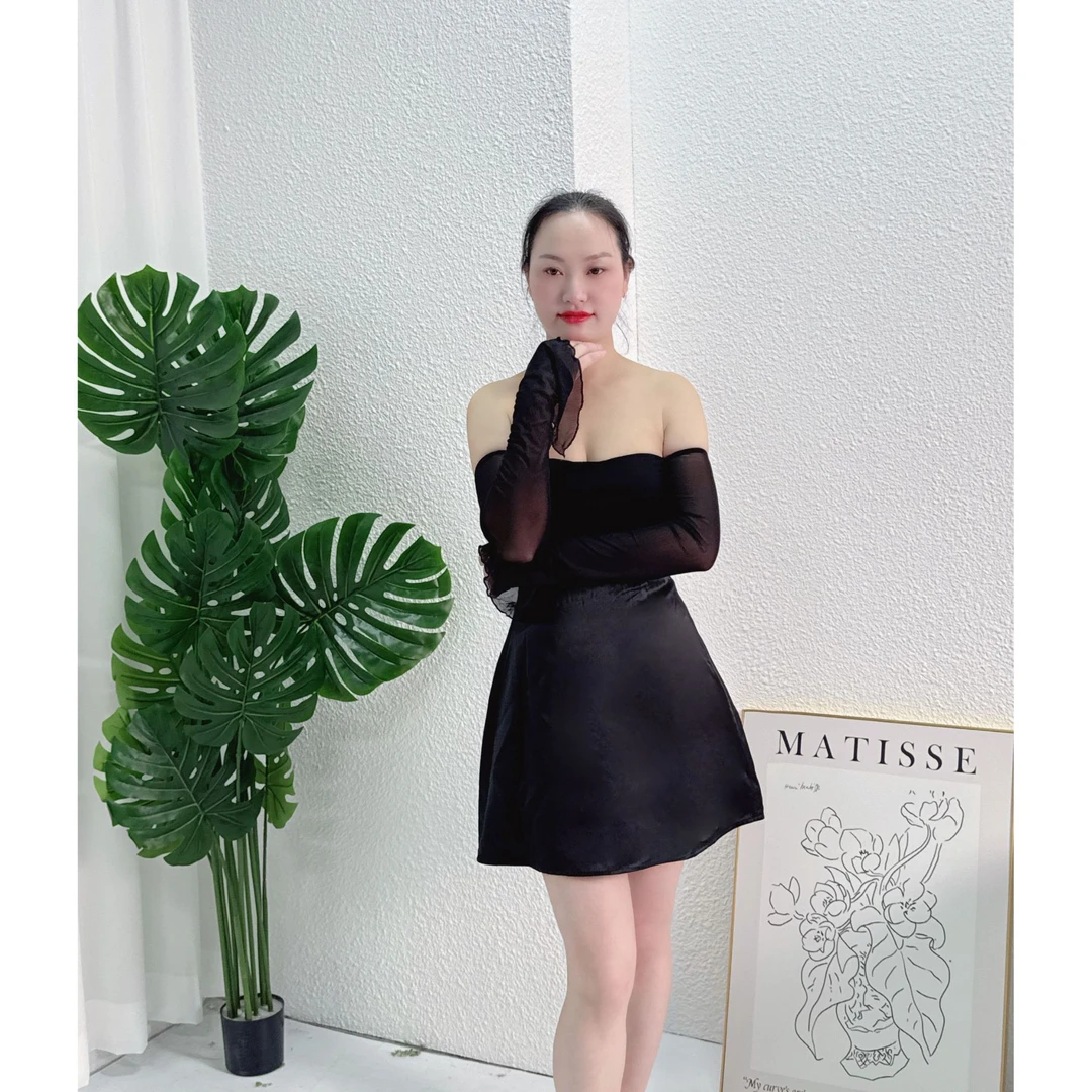 一字肩法式纯欲收腰赫本轻奢御姐气质连衣裙