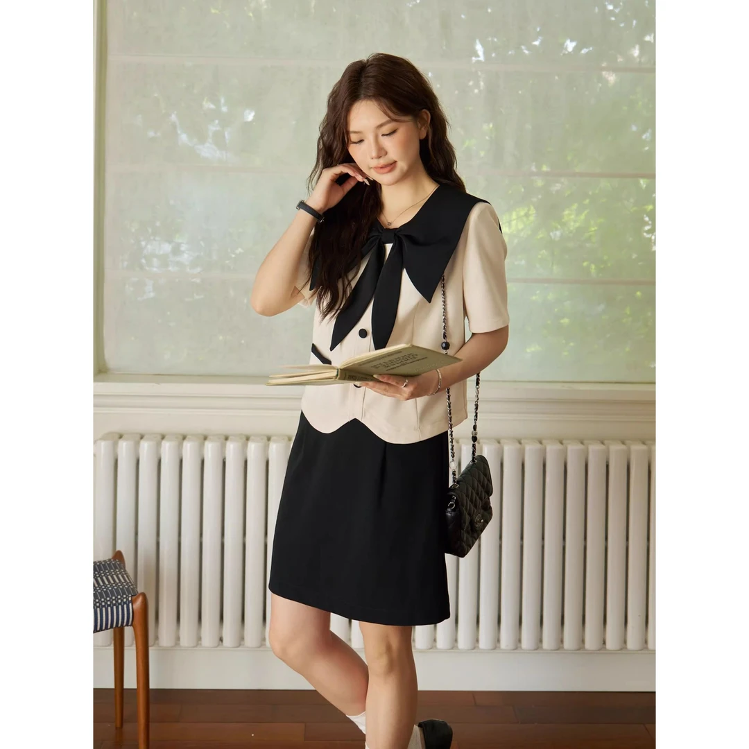 周周-五季家大码女装套装娃娃领显瘦上衣遮肉短裙两件套ZL105608